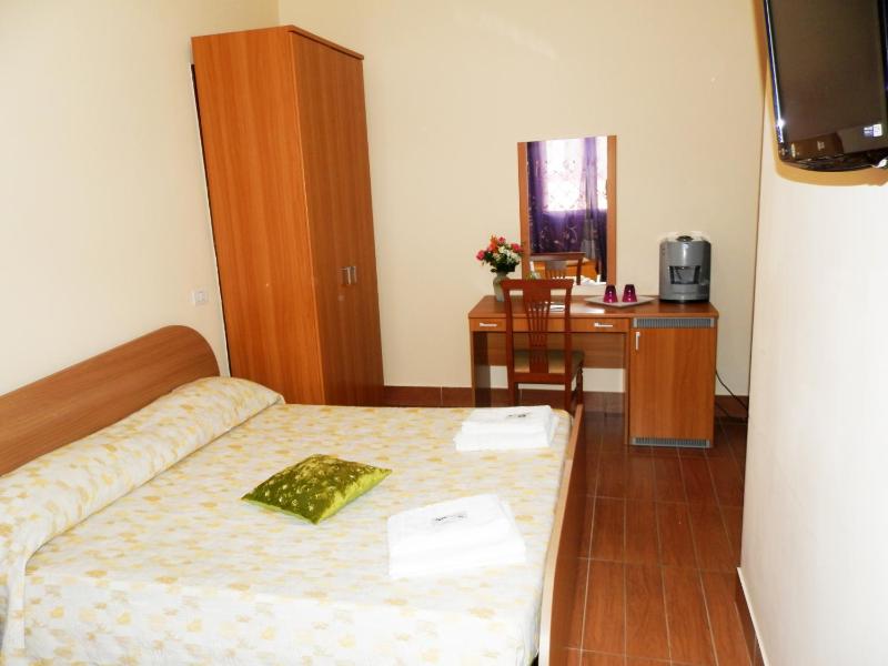Double or Twin Room image 3