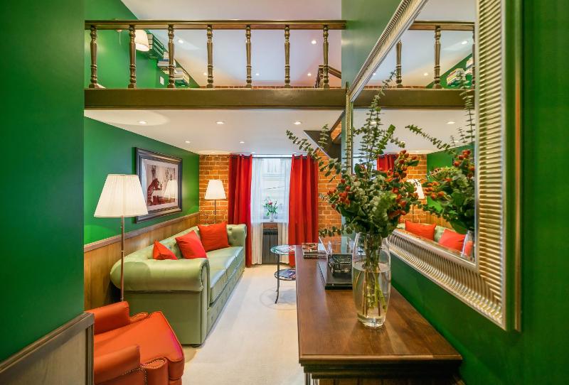 British Two-level Studio Apartment  image 1
