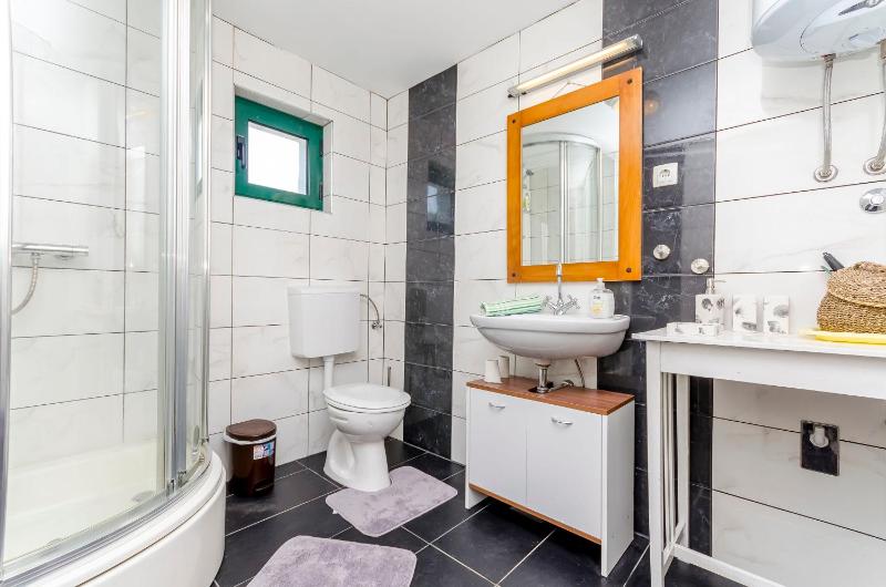 Three-Bedroom Holiday Home  image 2