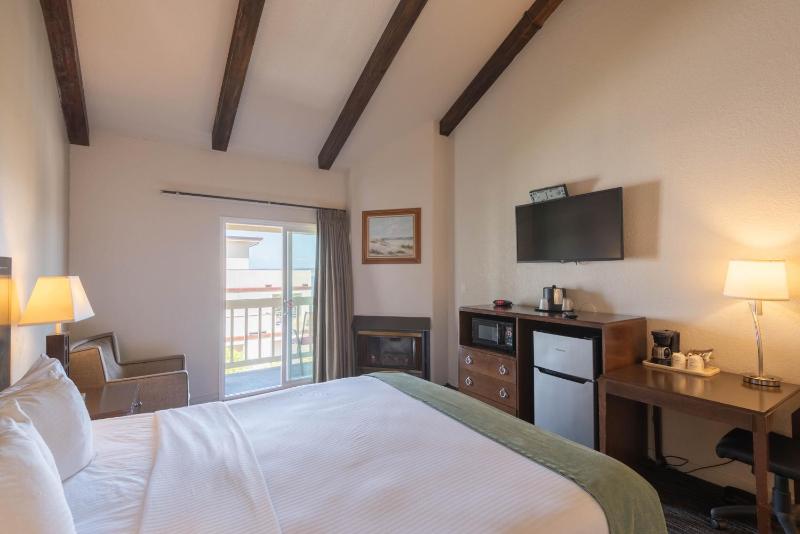 King Room with Partial Ocean View and Fireplace image 4