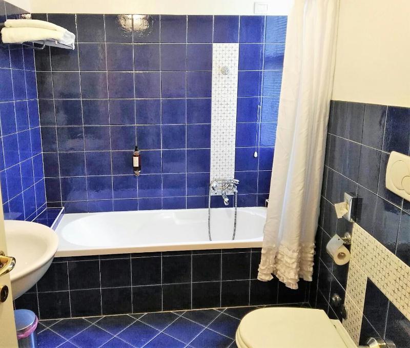 Classic Triple Room image 2