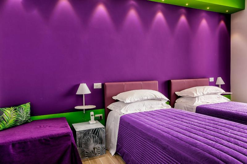 Twin Room with Balcony image 2
