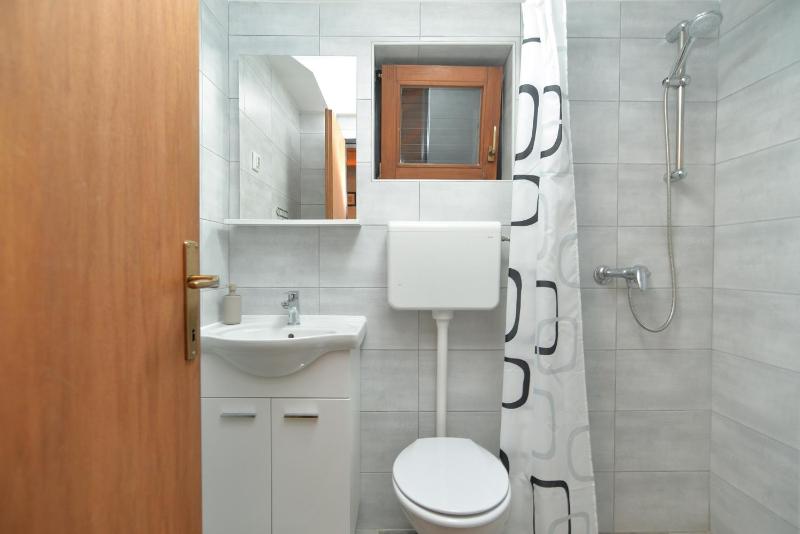 Studio Apartment image 3
