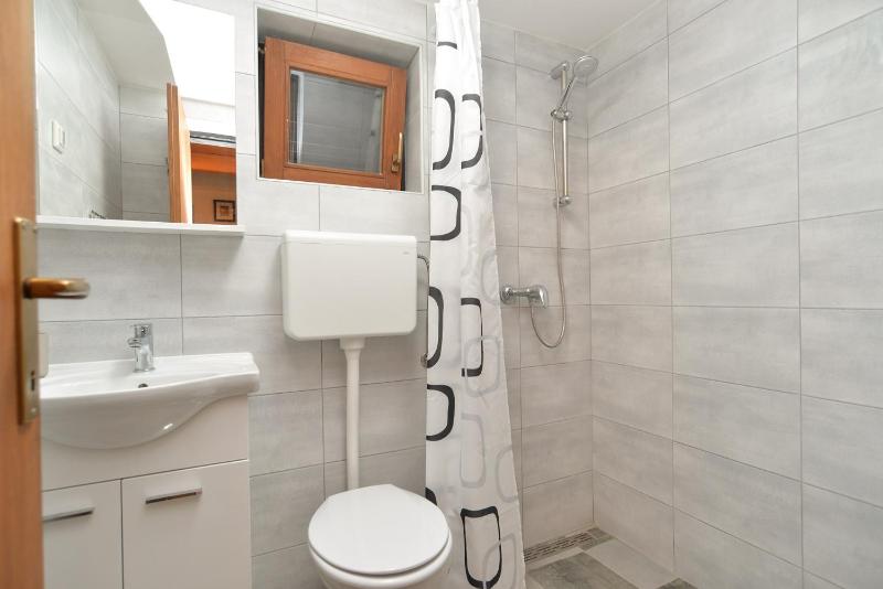 Studio Apartment image 2
