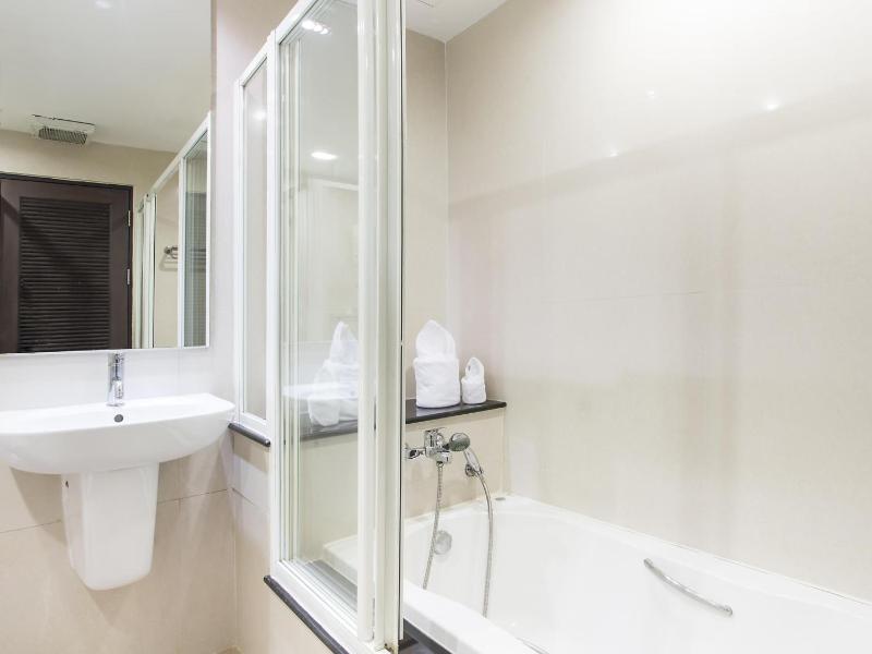 Deluxe Double Room image 3