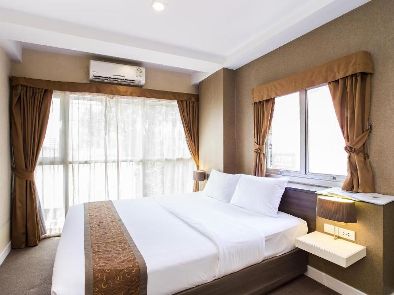 Deluxe Double Room image 2