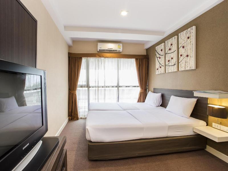 Deluxe Twin Room image 1