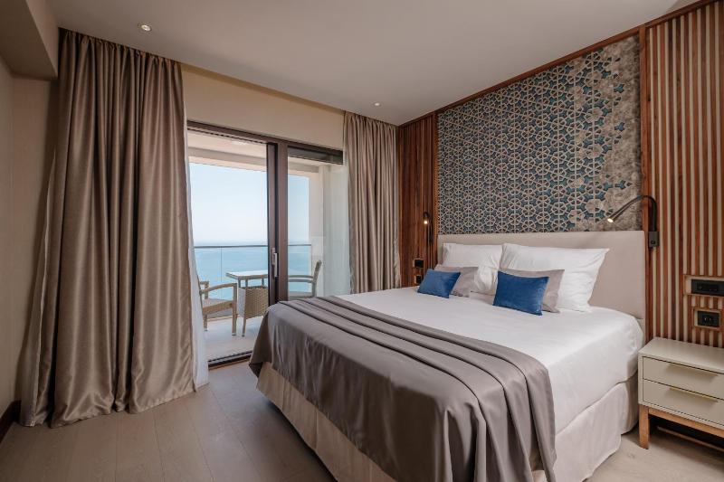 Deluxe Suite with Sea View image 4