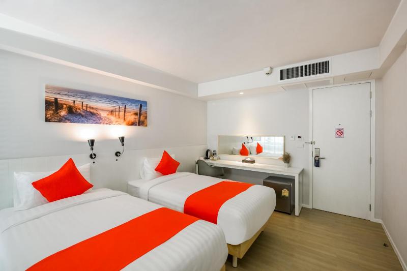 Deluxe Twin Room image 3