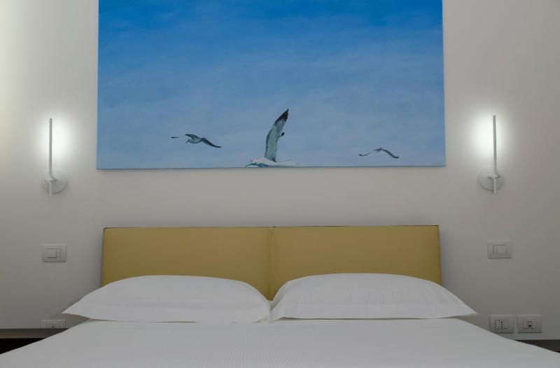 Double Room image 3