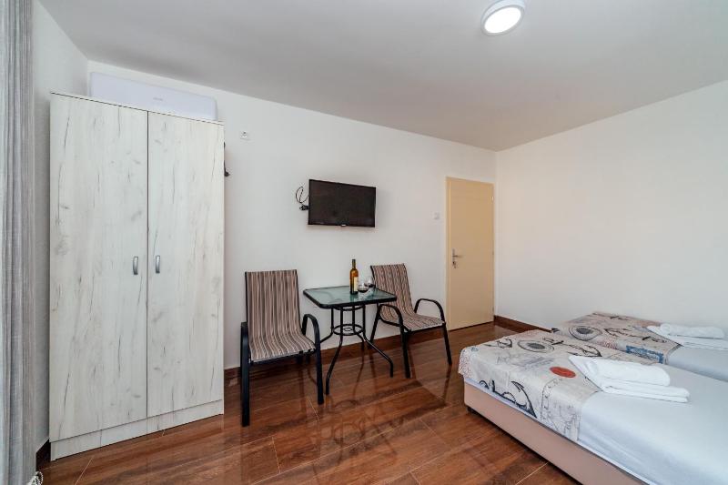 Studio Apartment image 2