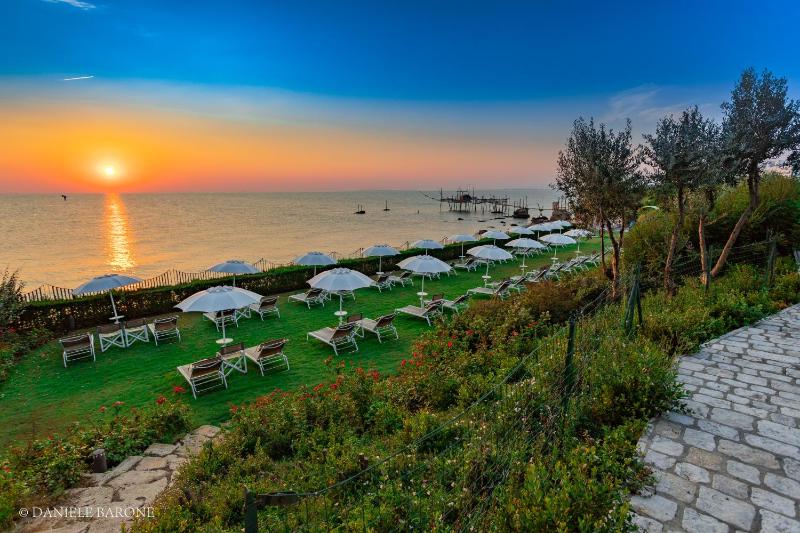 Deluxe Double Room with Balcony and Sea View image 3