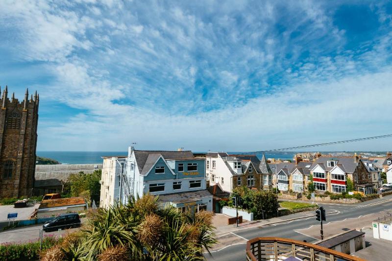 Double Room with Sea View image 3