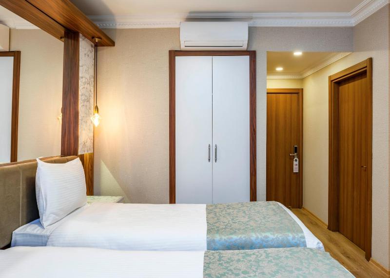 Two Connecting Double Rooms image 3