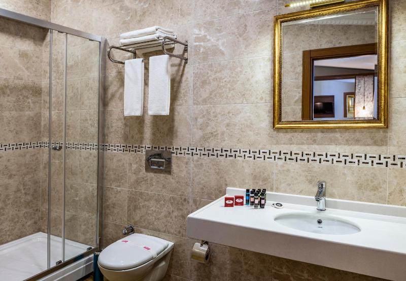 Double Room with Balcony and Sea View image 2