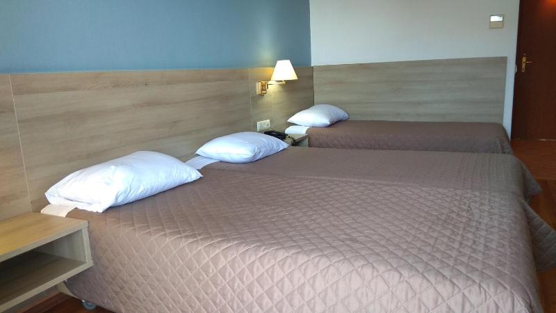 Triple Room with City View image 3