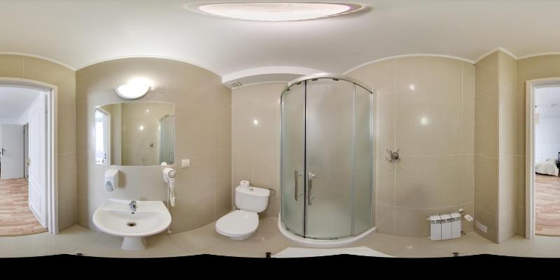 Twin Room image 2