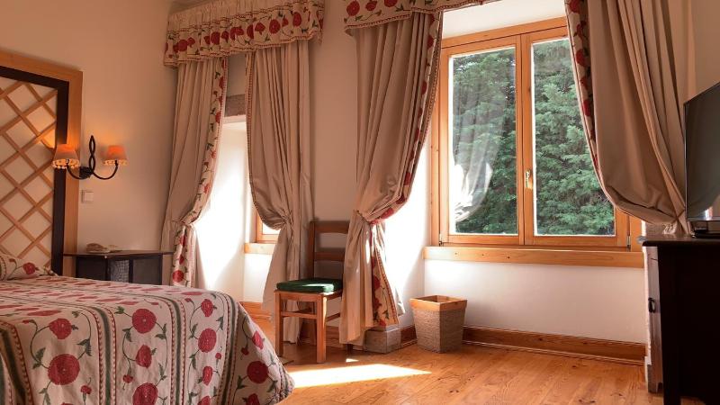 Standard Double Room image 3