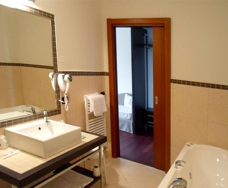 Superior Triple Room image 2