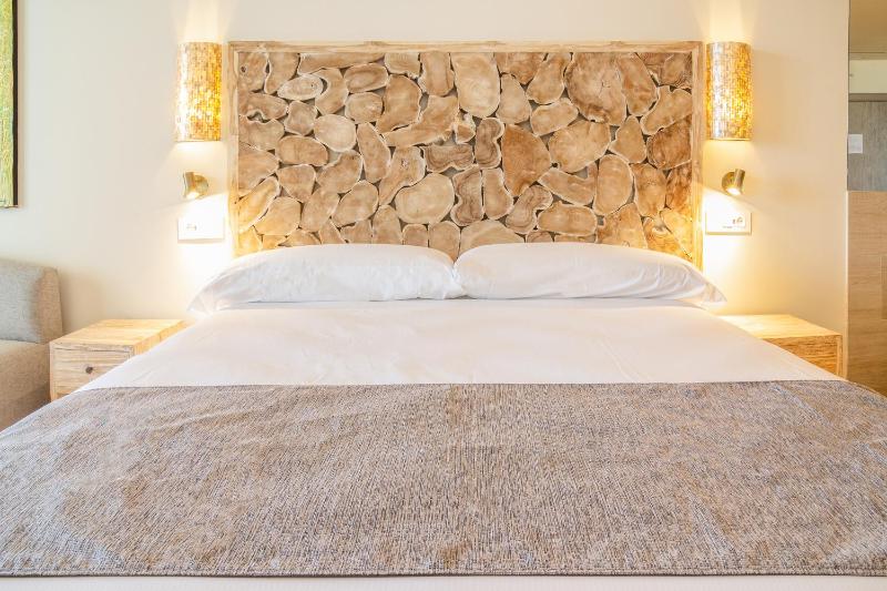Superior Twin Room image 4