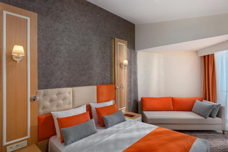 Deluxe Family Room image 1