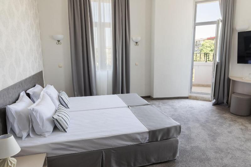 Deluxe Twin Room image 2