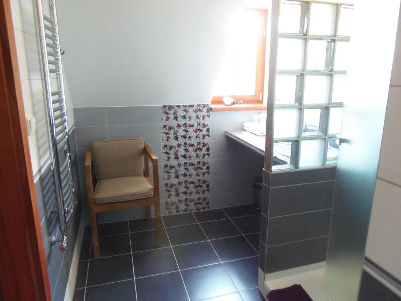 Comfort Triple Room with Shower image 3