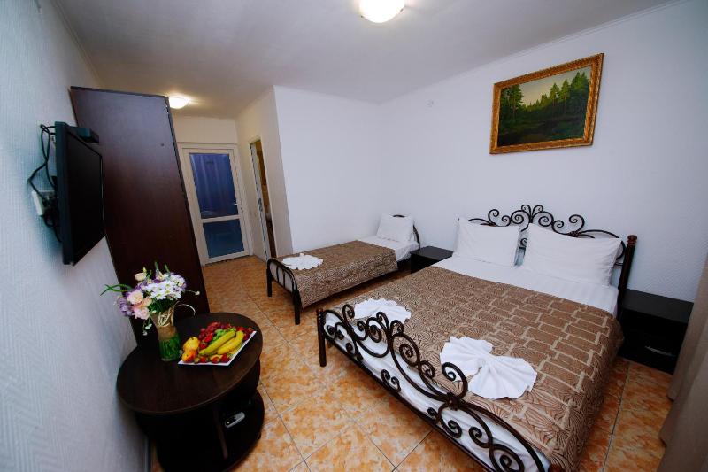 Triple Room image 2