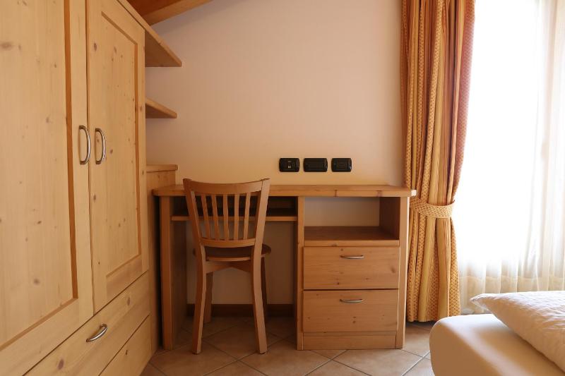 Three-Bedroom Apartment (10 Adults) - Split Level image 4