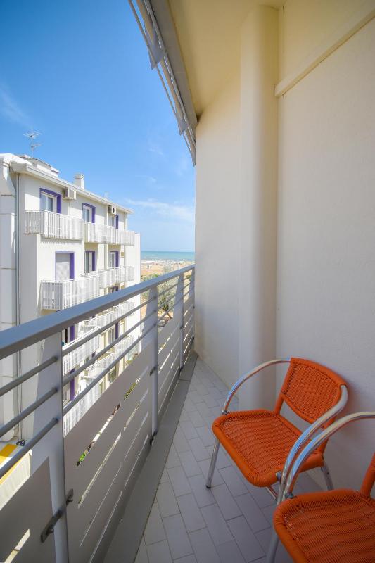 Family Room (2 Adults + 1 Child) with Balcony and Side Sea View image 4