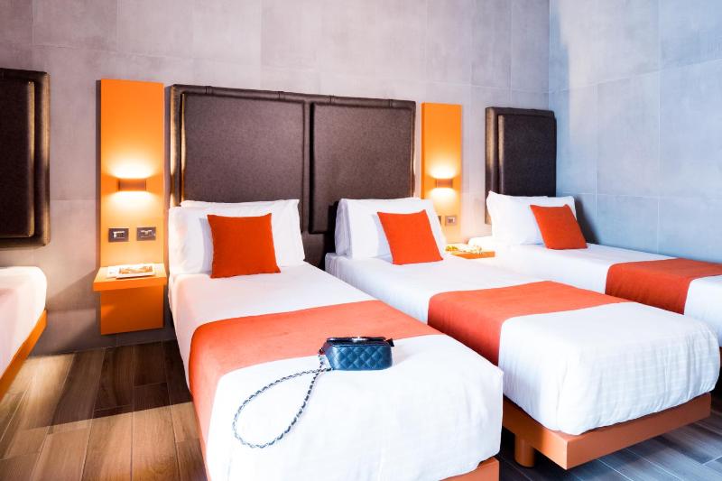 Standard Quadruple Room image 3