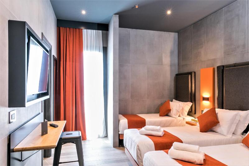 Standard Quadruple Room image 4