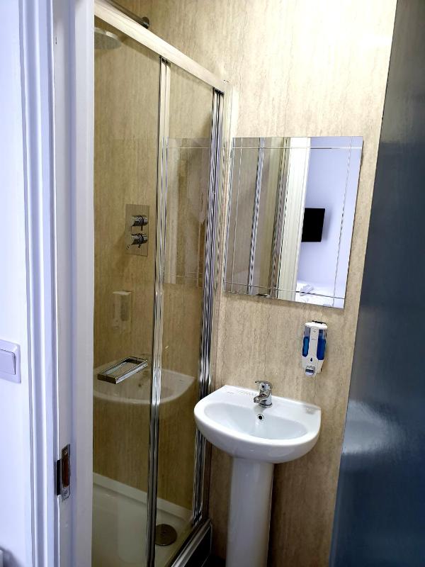 Budget Single Room with Private Bathroom image 2