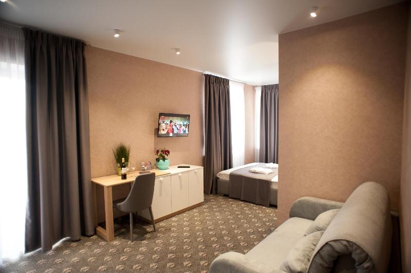 King Suite with Balcony image 1