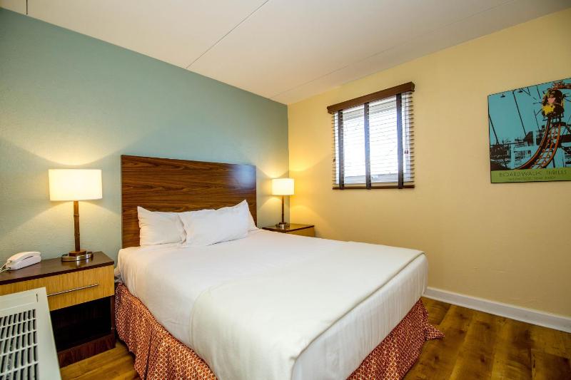 Two Bedroom with Pool View image 4