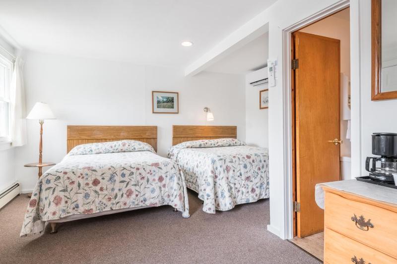 Standard Double Room image 2