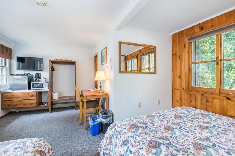 Standard Double with River View image 3