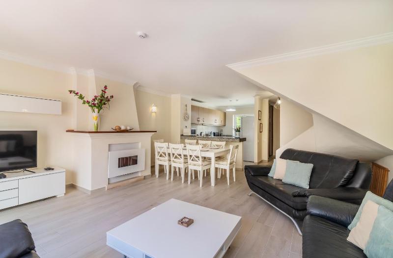 Five-Bedroom Apartment image 1