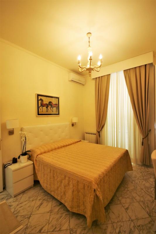 Double Room image 3