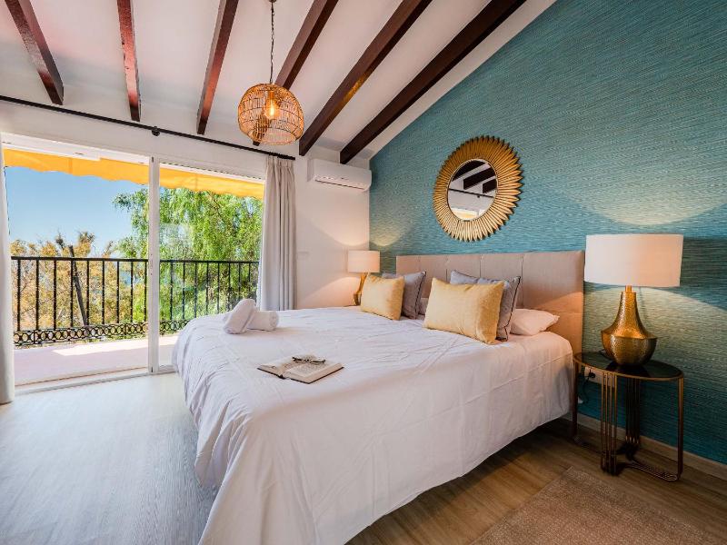 Apartment with Sea View image 2