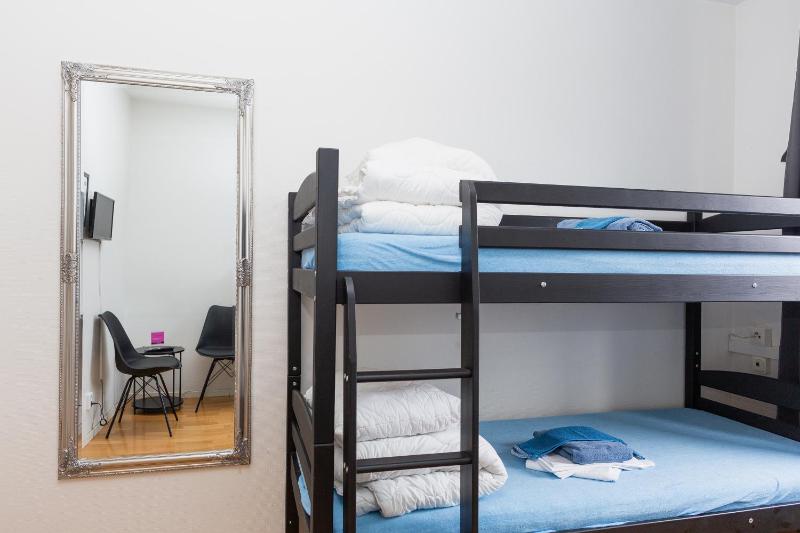 Economy Triple Room image 1