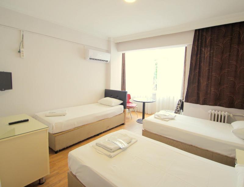 Triple Room image 3