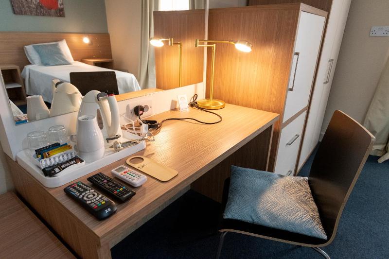 Standard Triple Room image 2