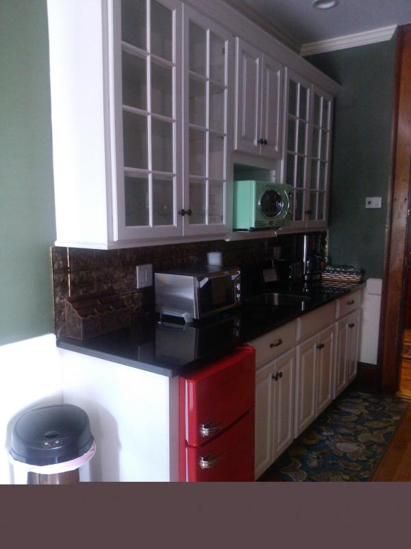 Queen Suite image 2