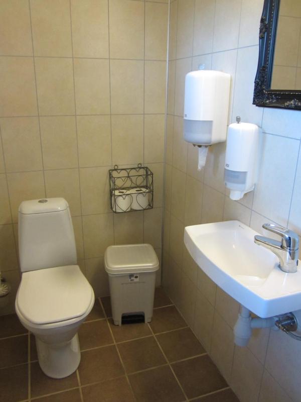 Cottage with Shared Bathroom image 2