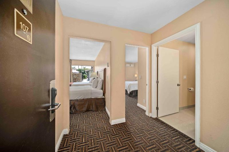 Suite with Patio image 2