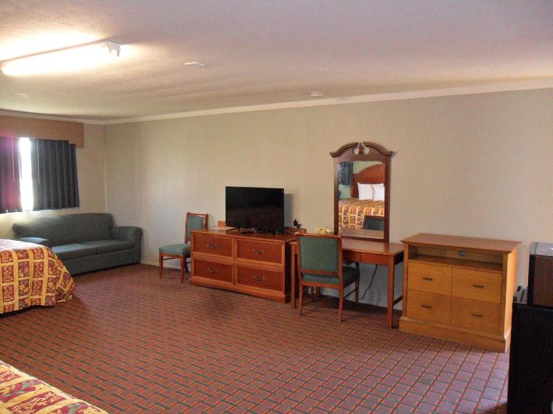 Quadruple Room image 3