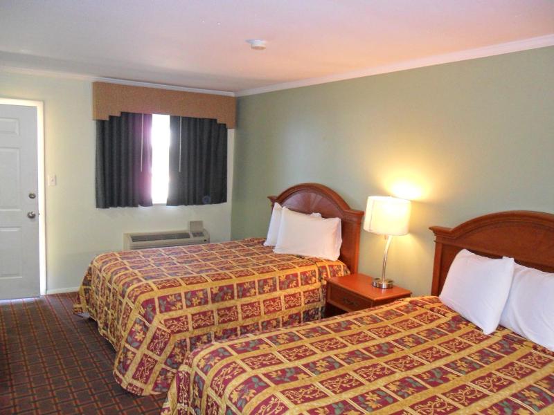Double Room with Two Double Beds - Non-Smoking image 3