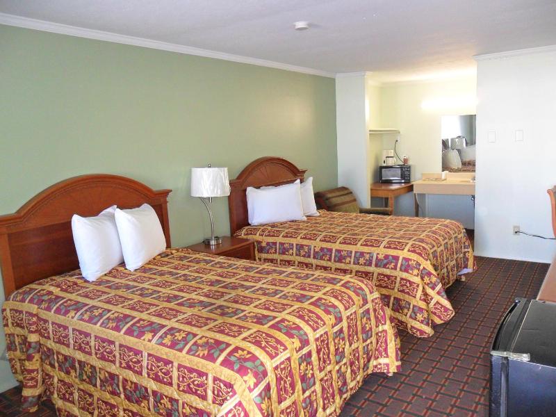Double Room with Two Double Beds - Non-Smoking image 4