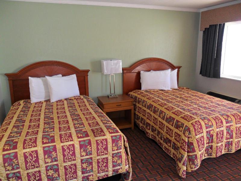 Double Room with Two Double Beds - Smoking image 3